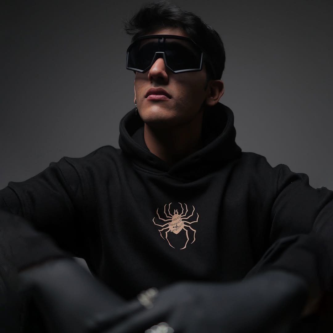 Chain of Judgement Hoodie, inspired by Kurapika from Hunter x Hunter🕷️Conqueror’s Vault is unlo (3)